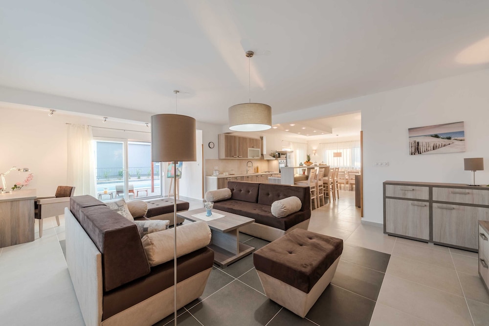 Luxury Escape With Swimming Pool & Modern Design