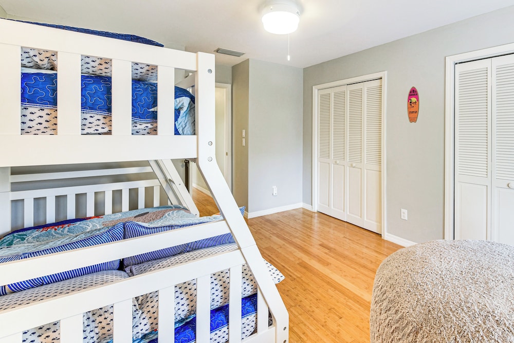 Steps to Ocean, Pool Access! Daytona Beach Gem