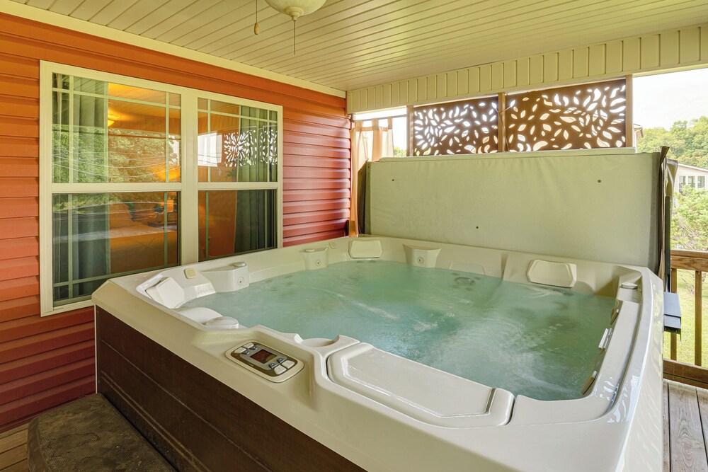 Hot Tub & Scenic Deck! Spacious Cookeville Retreat