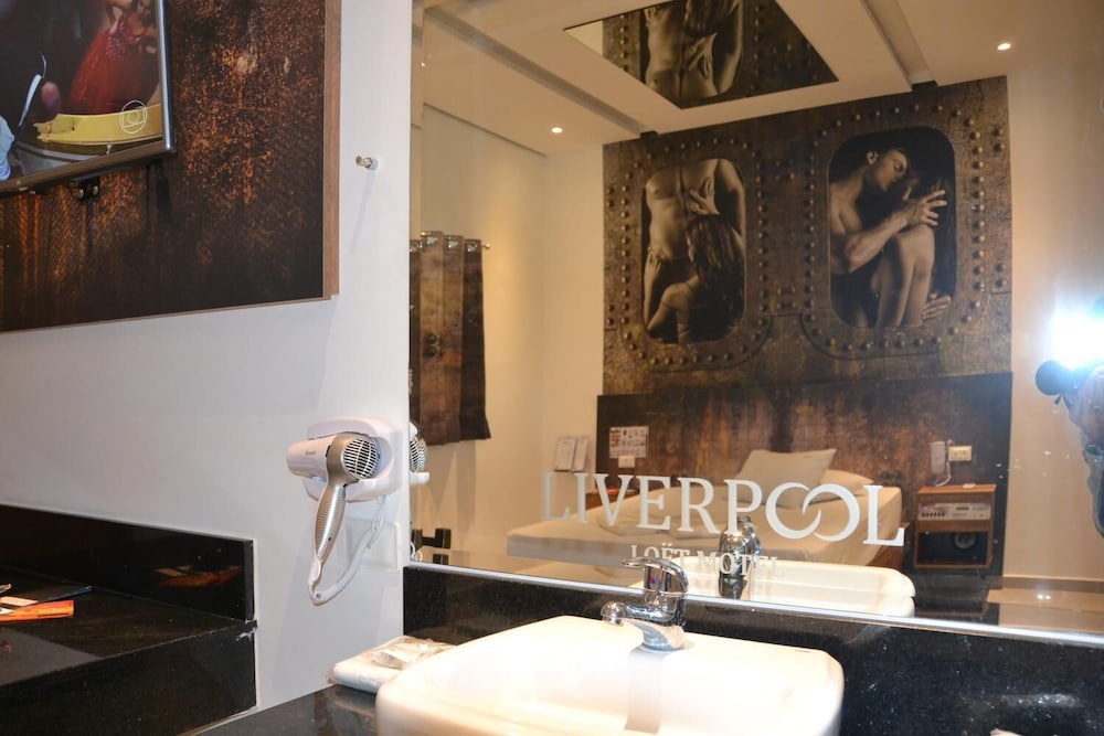 Liverpool Hotel & Motel view 3