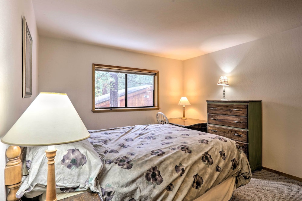 Truckee Winter Escape 6 Mi to Ski Slopes! view 5
