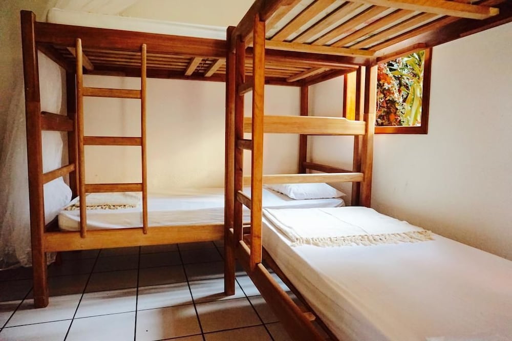 Novos Baianos Hostel e Suites