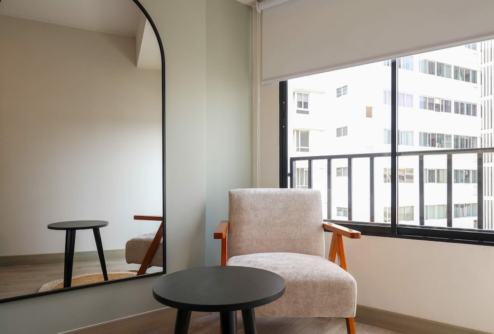 w Grandiose 1BR w Great Balcony in San Isidro