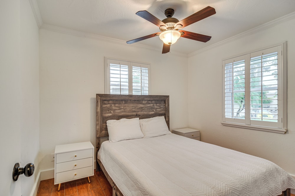 5 Mi to Dtwn: Pet-friendly Home in St Petersburg!