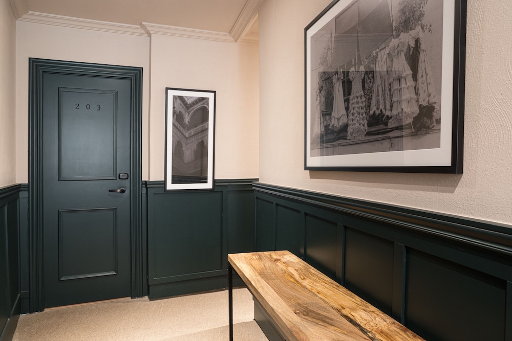 Honest Sevilla Hotel 56
