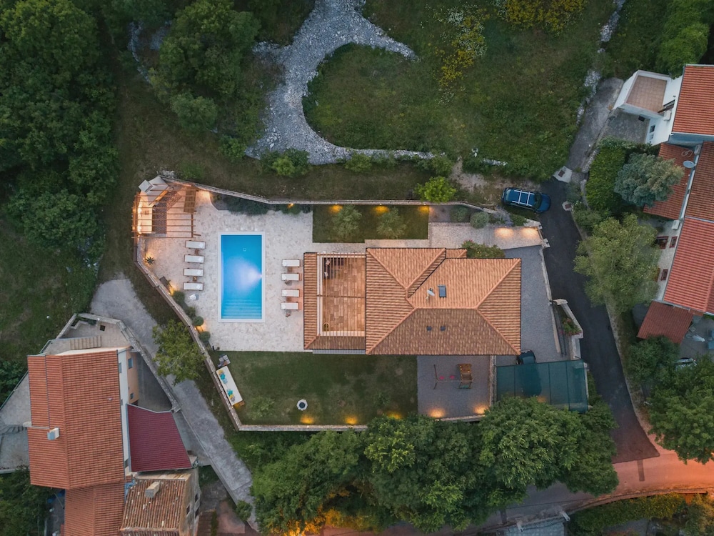 Lulu in Dobrinj With 4 Bedrooms and 4 Bathrooms