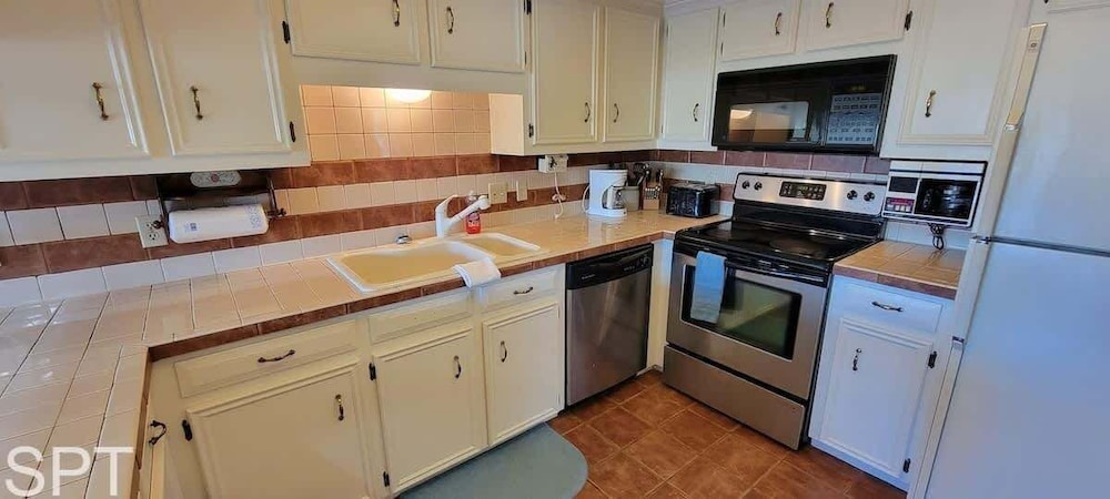 Large 3 Bedr Bay Views Pool Great Deck 3 Bedroom Condo