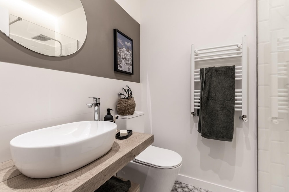 Ojen - 4 Bedrooms in Trafalgar