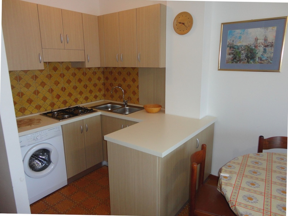 Bright Apartment With big Terrace for 5 People Near the Beach by Beahost Rentals view 3