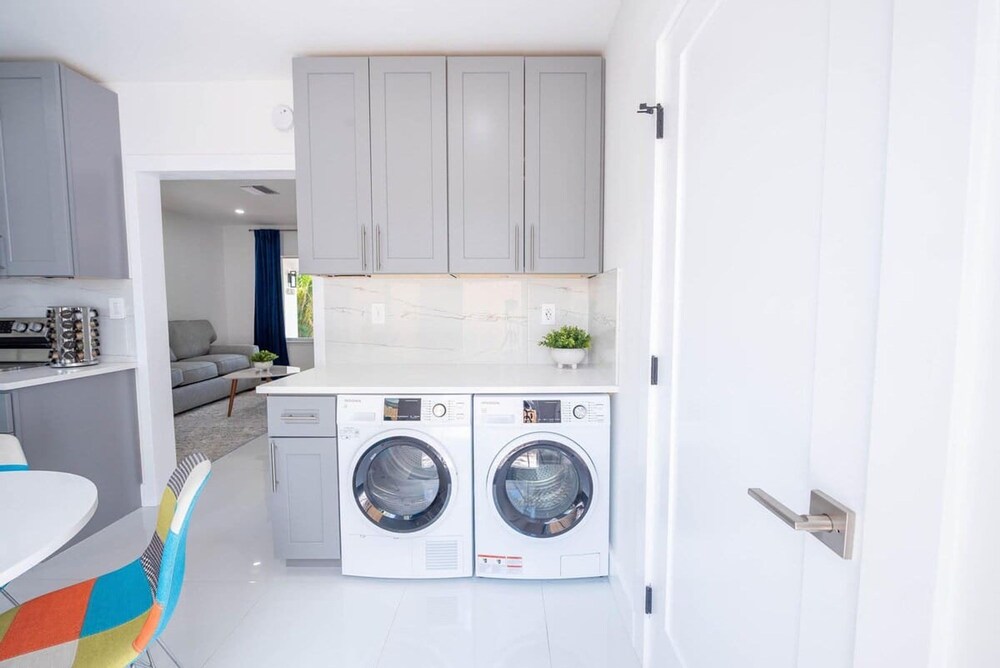 Uhost AI 4-unit Gem Mins to Las Olas Beach