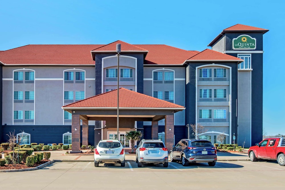 Gainesville Vacations - La Quinta Inn  Suites by Wyndham Gainesville - Property Image 3