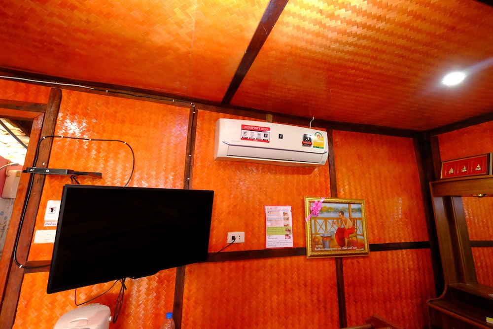 Baanpakrimklong Sukhamon Homestay & Resort