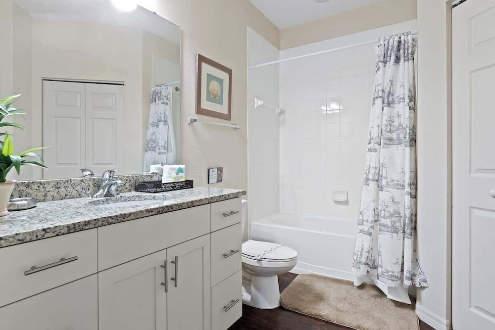Welcoming 4 BR Sleeps 10 Guests