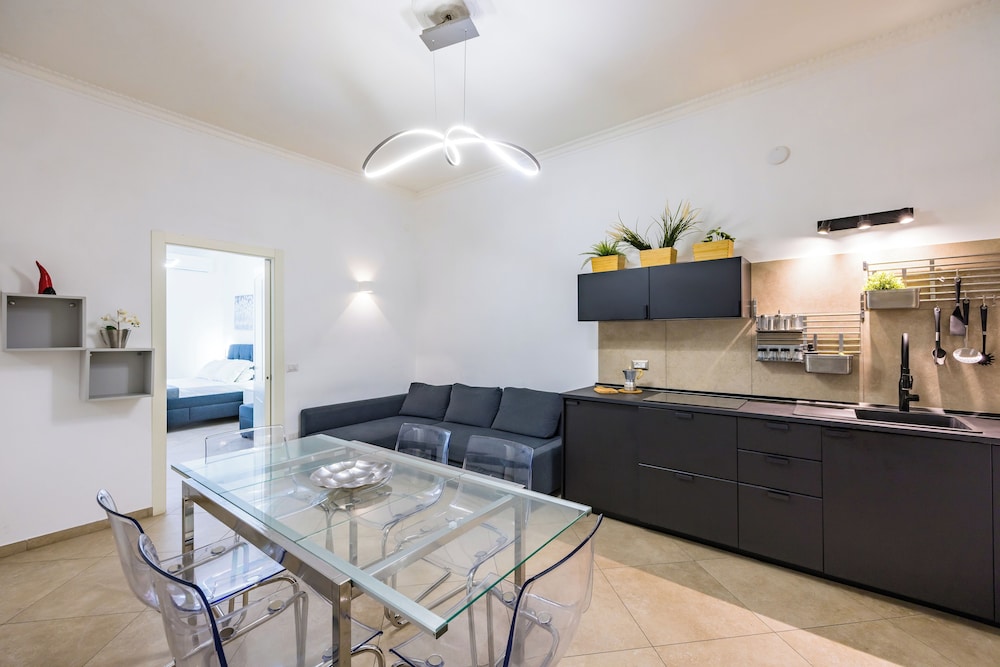 Chiaia Boutique Flat on Pedestrian Area by Napoliapartments