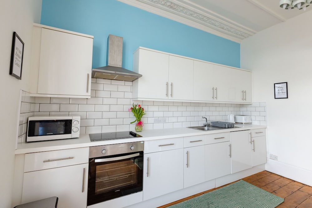 5-bed House With Distant sea Views in Plymouth view 5