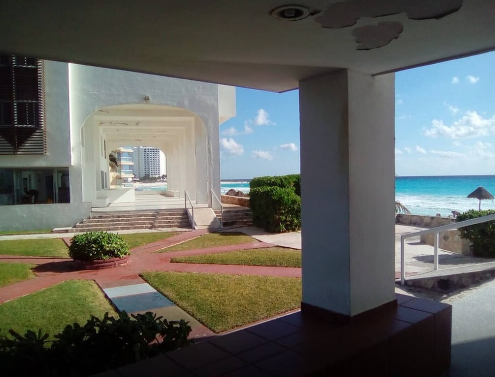 Room-ocean View Room #1202near The Clubs