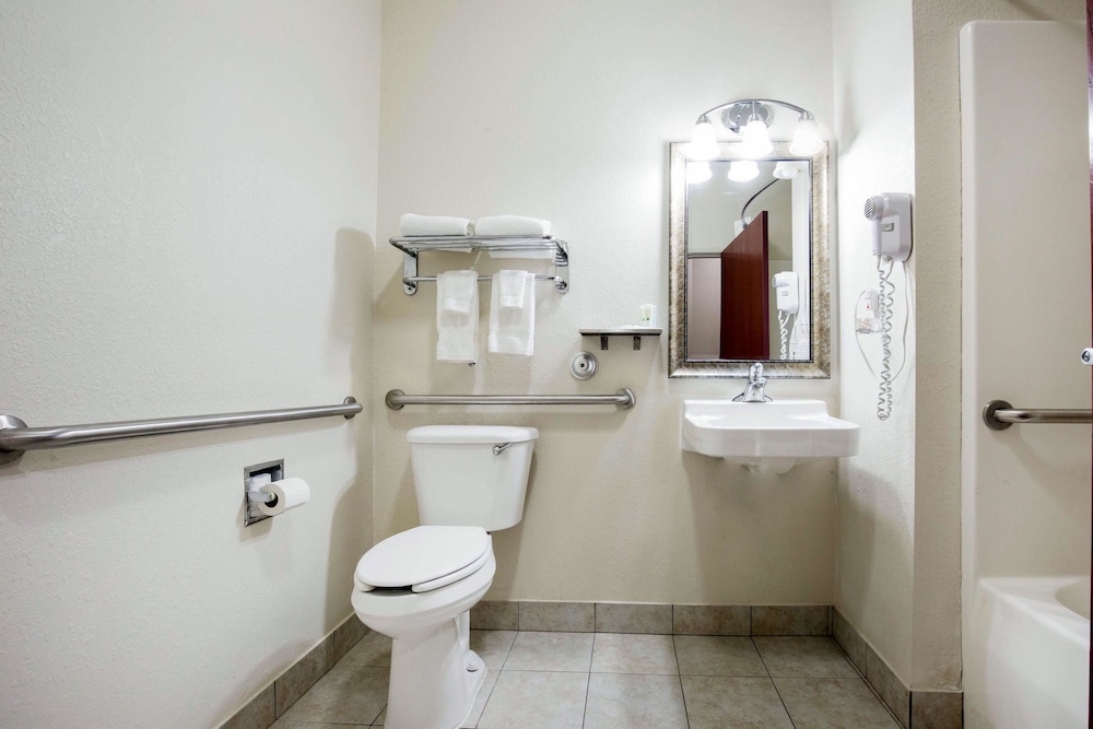 St Louis Vacations - Quality Inn Suites Arnold - St Louis - Property Image 32