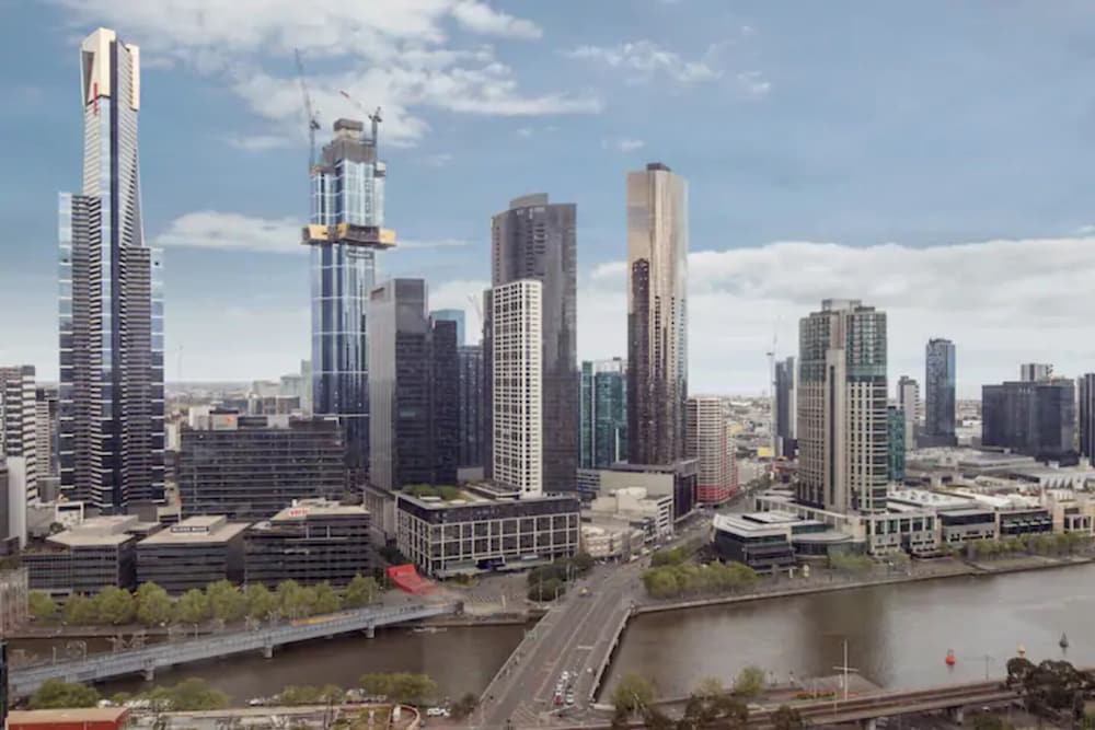 Incredible City Views in Convenient CBD Apartment