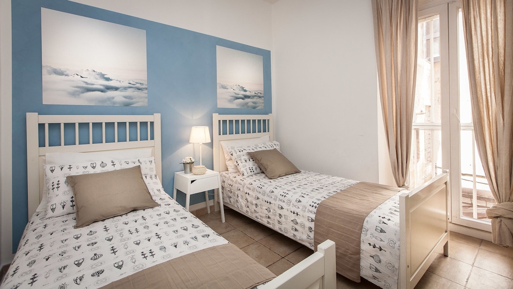 Rental in Rome Arenula Balcony