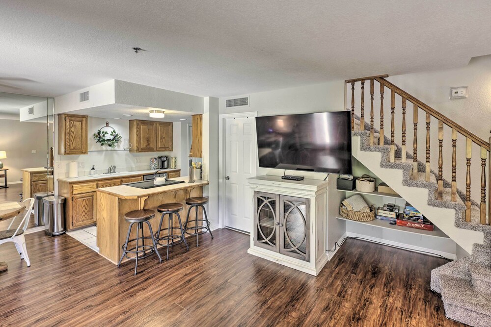 Lake Havasu Condo w/ Patio + Community Pool!