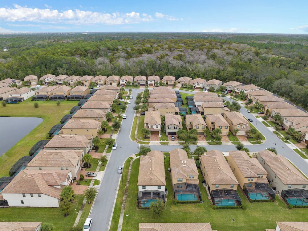 Family Fun Retreat Near Disney With Game Room & Themed Bedrooms