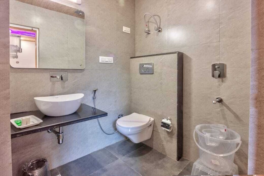 OnlyStay Surya Mall Road Manali
