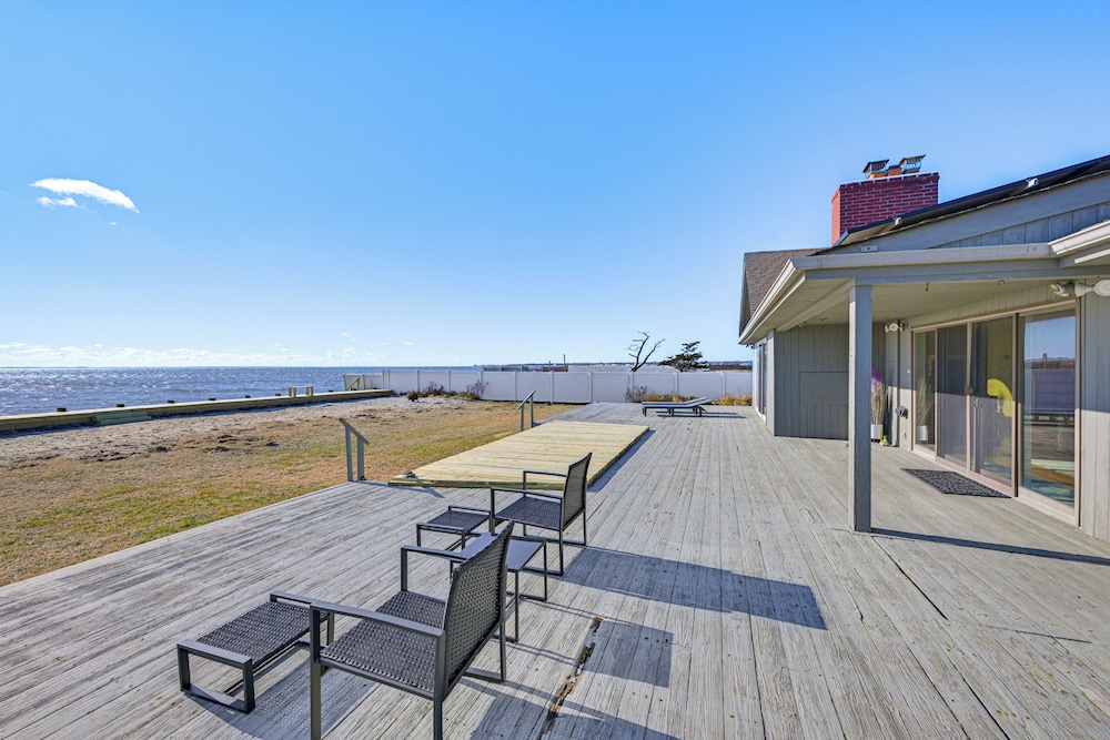 Bayfront Home in Patchogue w/ Deck & Fishing Dock