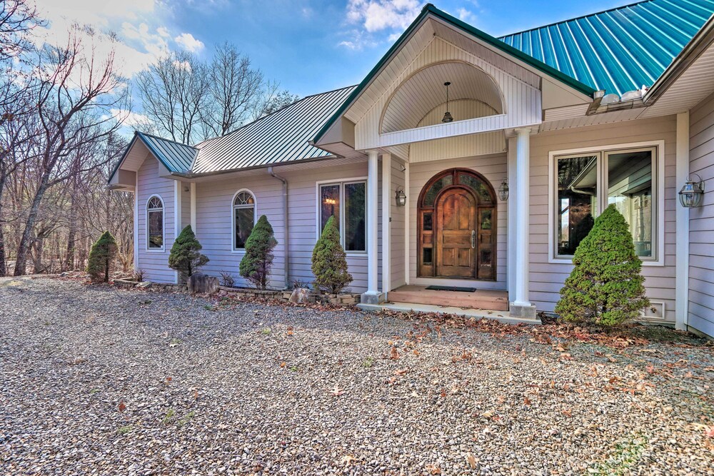 Expansive Murphy Retreat w/ Mountain Views! view 3