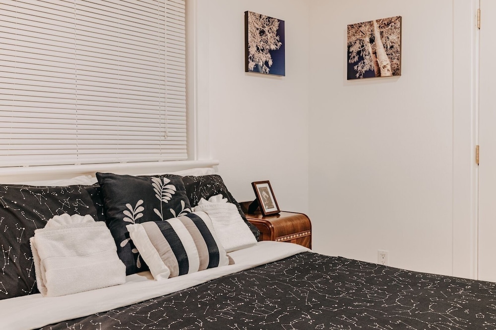 01sl - Hot Tub - Pet Friendly - Bbq - Sleeps 8 3 Bedroom Home by RedAwning