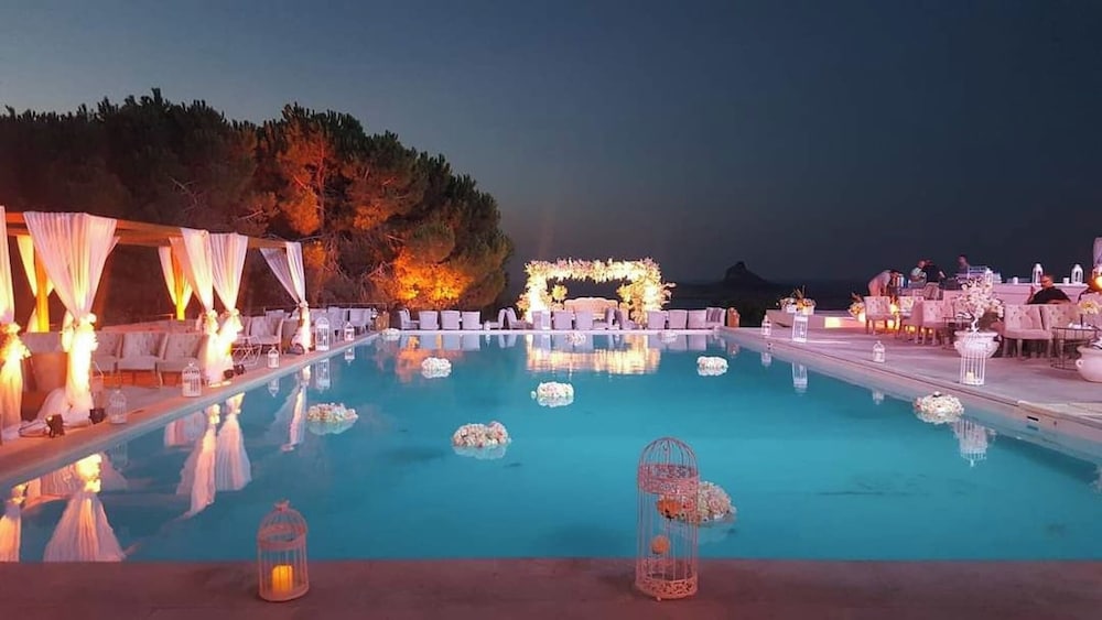 Exceptional Luxury Villa A Masterpiece of Elegance and Comfort
