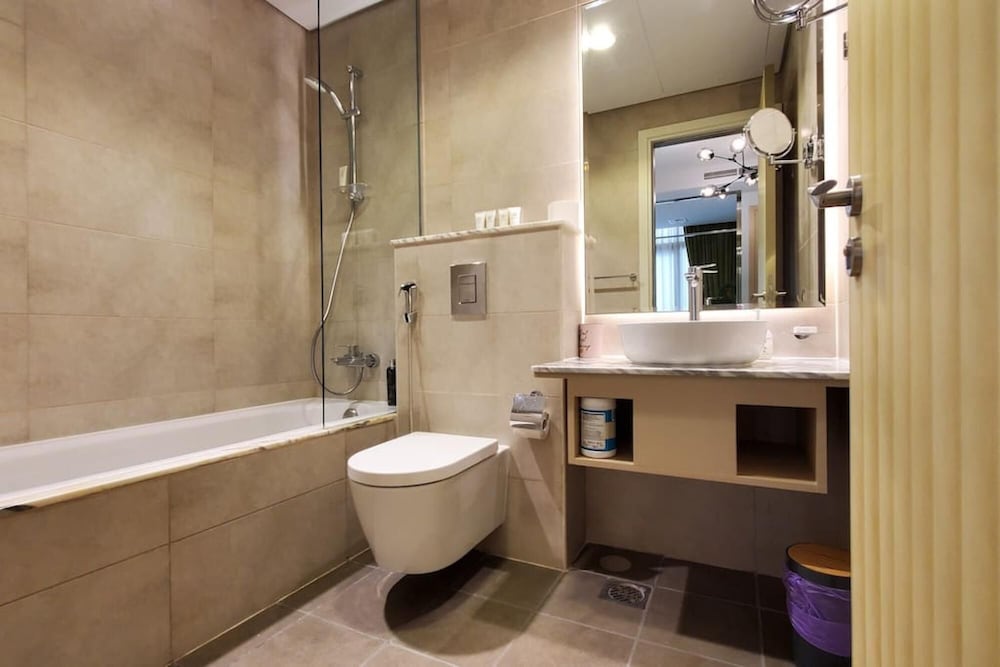 Ptr-6109 Luxury 2 BHK Paramount Midtown