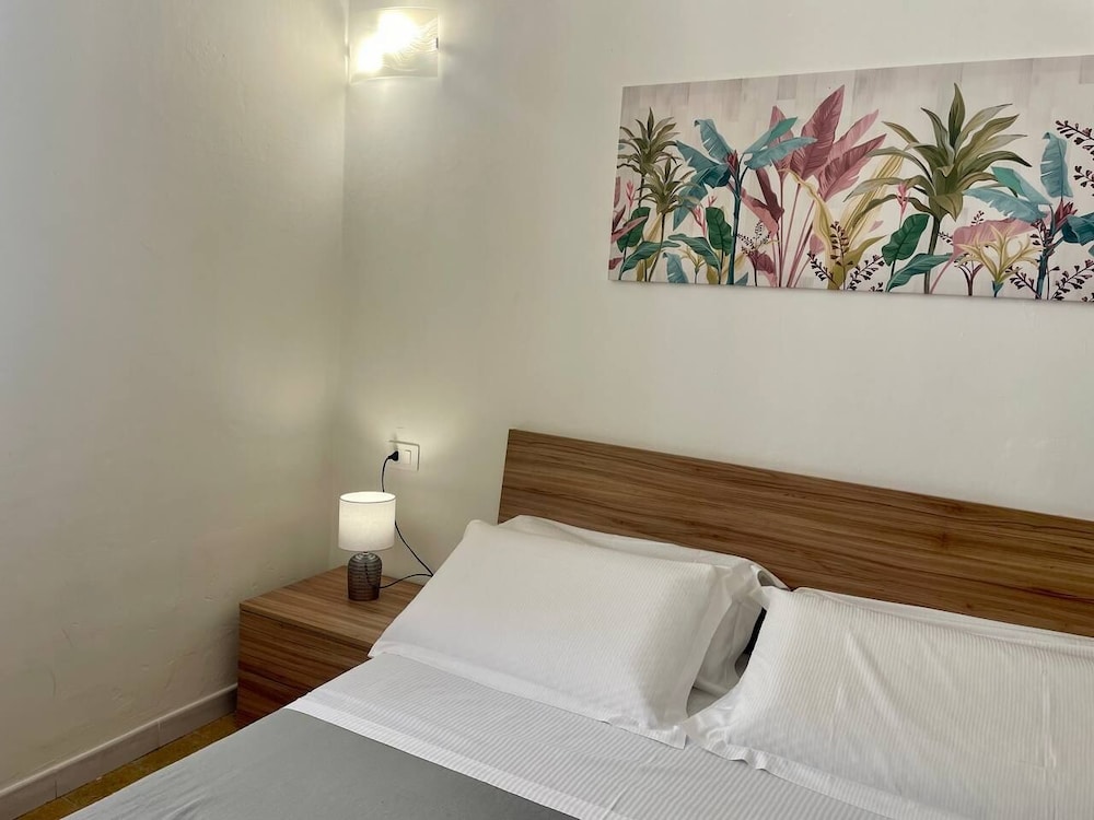 Onlyrooms V - Central & Train Station