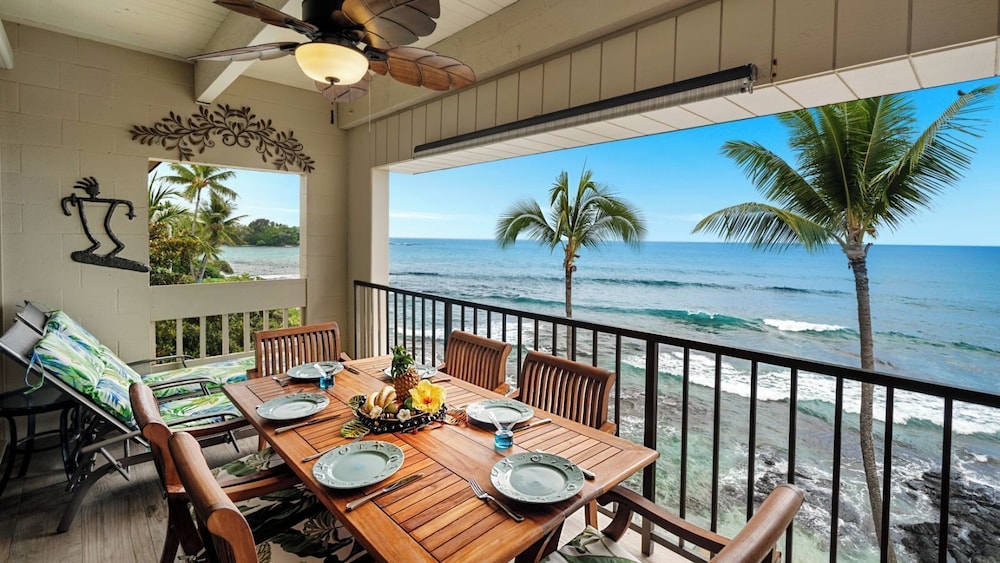 Stunning Top Floor Ocean Front Condo AC & Wifi