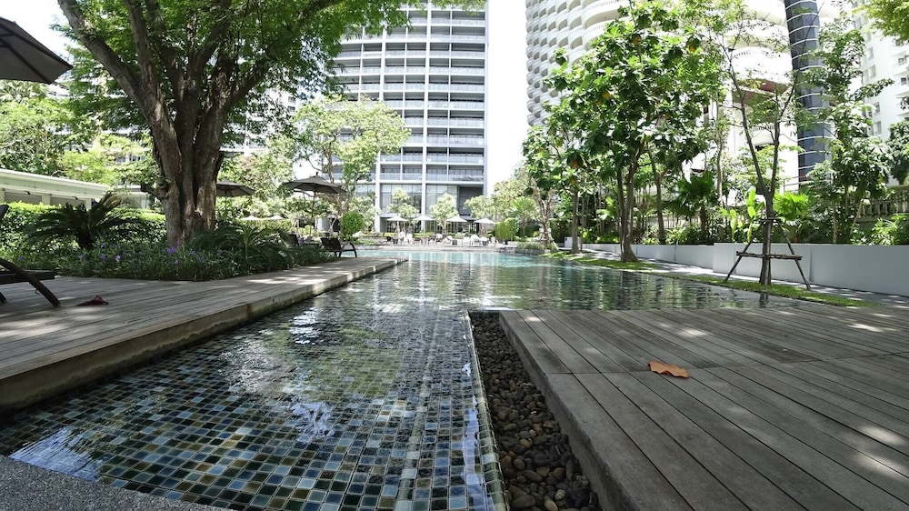 Luxury Large One Bedroom Seaview Serviced Apartment at Wongamat, Pattaya