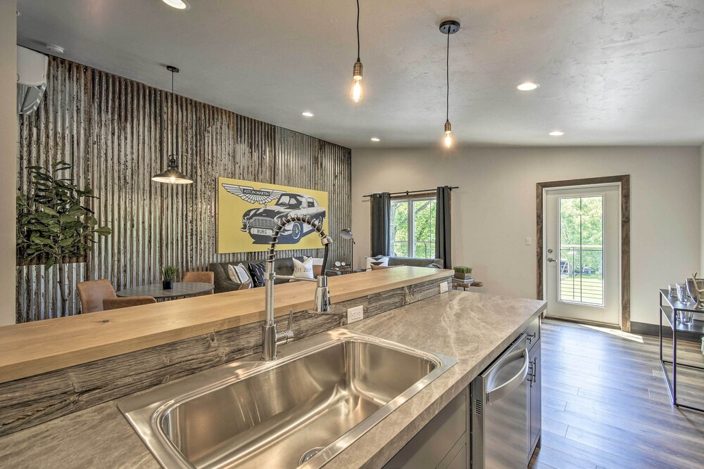 Modern Townhome w/ Deck - 1/2 Mi to Elkhart Lake! view 4