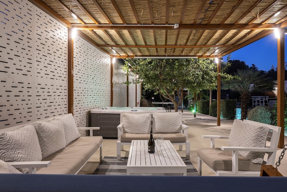 Maratho Villa - With Private Pool