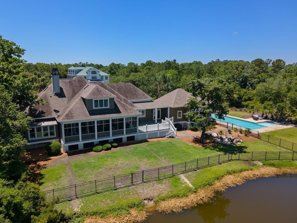 Home Close To The Beach And Private Pool 5 Bedroom Home by Peace Vacations view 5