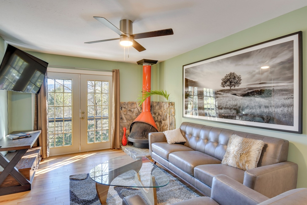 Hike, Golf & Relax: Pet-friendly Apt in Dillard