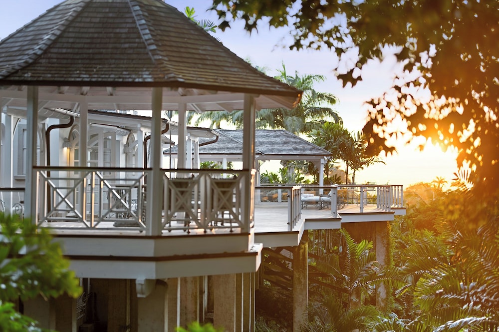 Waterfalls - 6 bed Peaceful and Secure Luxury