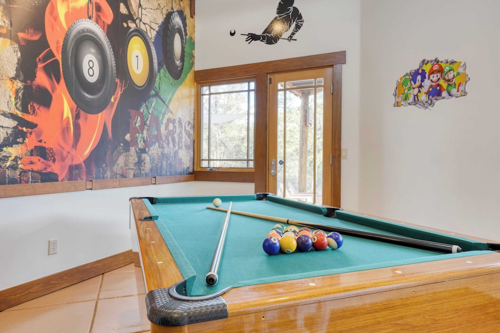 Cathedral View by Avantstay Pool Table + Hot Tub