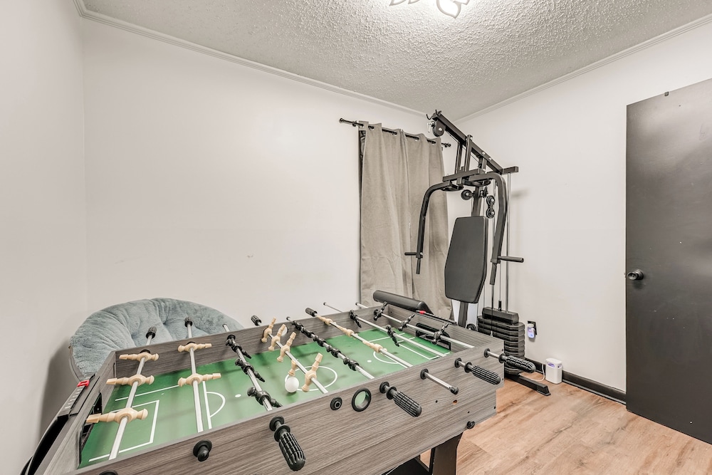 5 Mi to Town: Pet-friendly Retreat in Marietta!