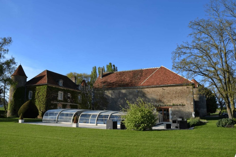 Château de Ribourdin view 5
