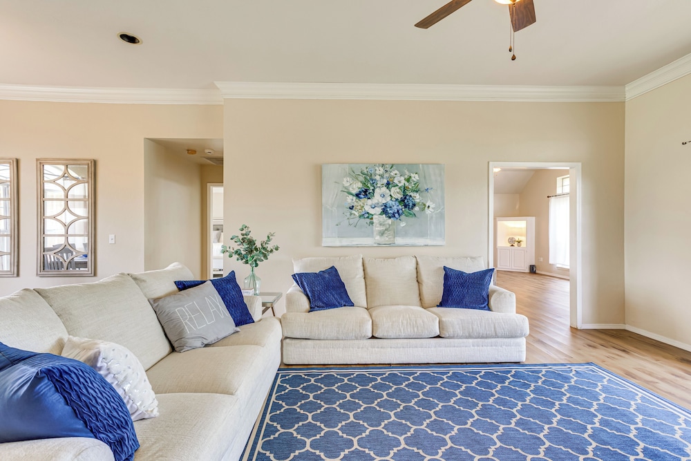 < 1 Mi to Oak Tree National: Cozy Getaway!