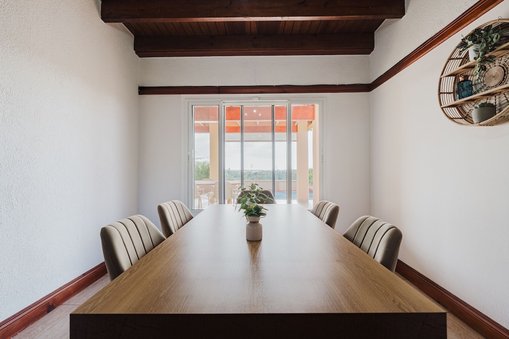 5 Bedroom Villa With Amazing View of Aruba Nature