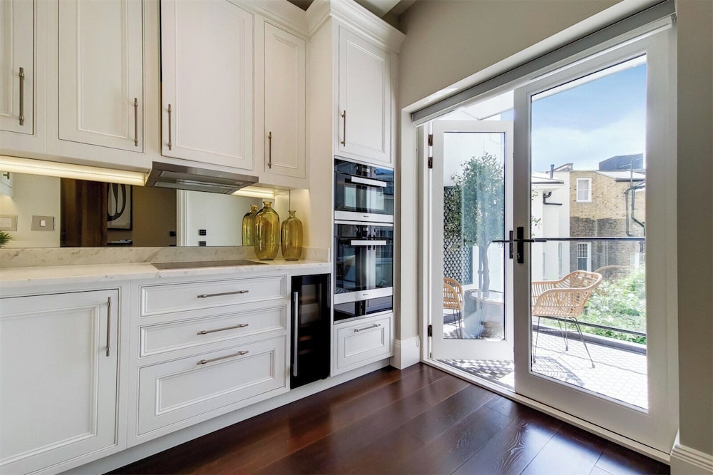 2 Bedroom Flat With Balcony