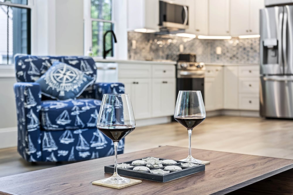 Bourne By The Beach Beautiful Home for 6 Near Shops and the Shore