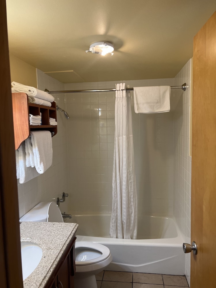 All Star Inn & Suites