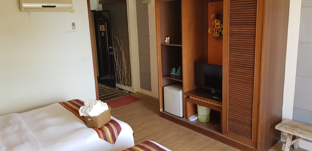 Ming-Jun Holiday Inn