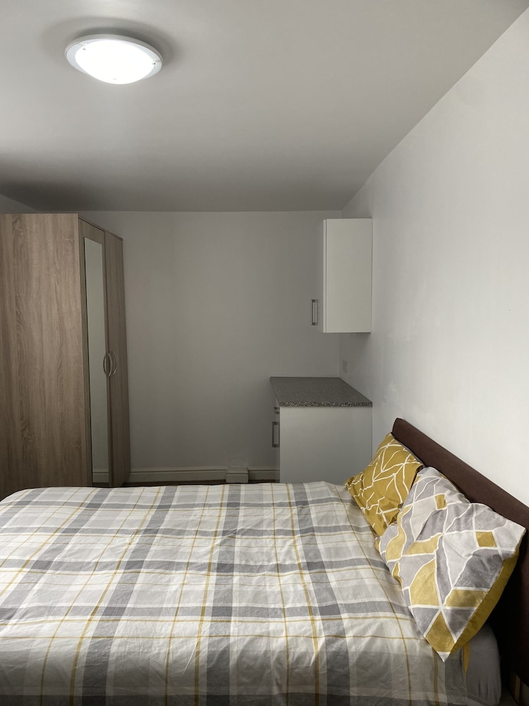 Inviting 3-bed Apartment in Stockton-on-tees view 2