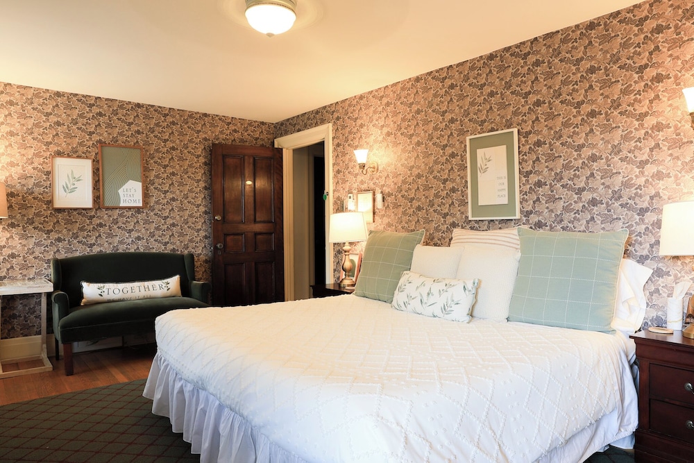 Stone Chalet B&B Inn and Event Center